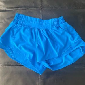 lululemon hotty hots blue size 4 —— 2.5 inch